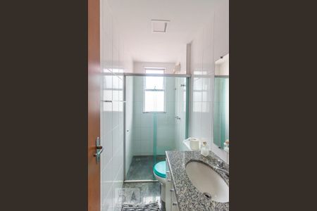 Apartamento à venda com 120m², 4 quartos e 3 vagas Apartamento à venda com 120m², 4 quartos e 3 vagasBanheiro social