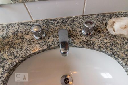 Apartamento à venda com 120m², 4 quartos e 3 vagas Apartamento à venda com 120m², 4 quartos e 3 vagasBanheiro social