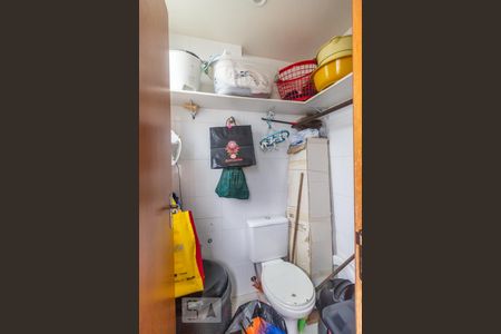 Banheiro de serviço  de apartamento à venda com 4 quartos, 120m² em Buritis, Belo Horizonte