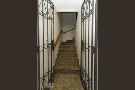 Casa para alugar com 264m², 4 quartos e 5 vagasEscada