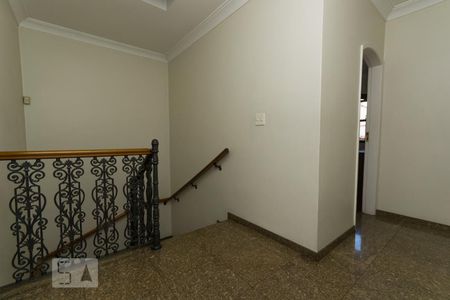 Casa para alugar com 264m², 4 quartos e 5 vagasHall do piso superior