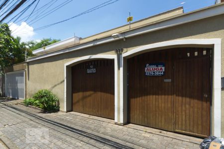 Casa para alugar com 264m², 4 quartos e 5 vagasFachada