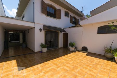 Casa para alugar com 264m², 4 quartos e 5 vagasQuintal