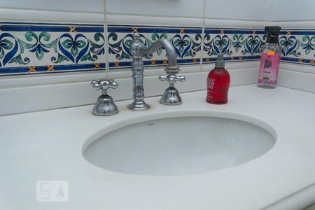 Casa para alugar com 264m², 4 quartos e 5 vagasDetalhe do banheiro da suíte 2