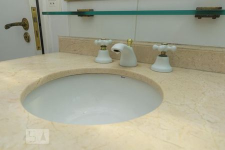 Casa para alugar com 264m², 4 quartos e 5 vagasDetalhe do banheiro da suíte 1