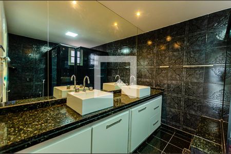 Casa à venda com 480m², 5 quartos e 2 vagasBanheiro da Suíte 4