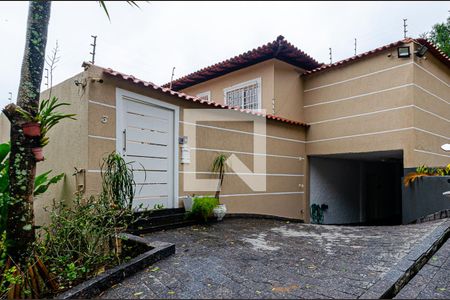 Casa à venda com 480m², 5 quartos e 2 vagasFachada