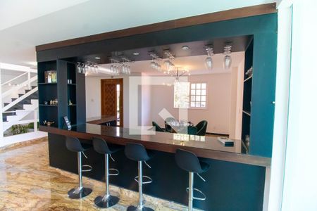 Sala de casa de condomínio à venda com 5 quartos, 480m² em São Francisco, Niterói