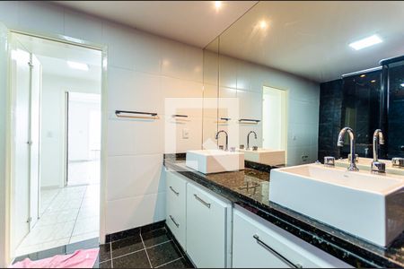 Casa à venda com 480m², 5 quartos e 2 vagasBanheiro da Suíte 4