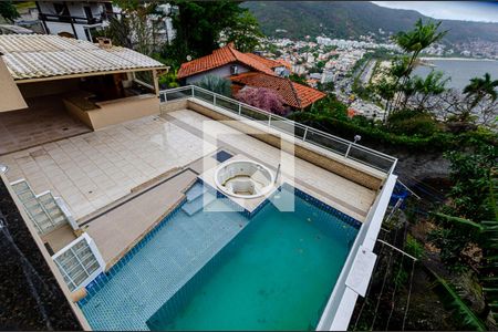 Casa à venda com 480m², 5 quartos e 2 vagasÁrea comum - Piscina