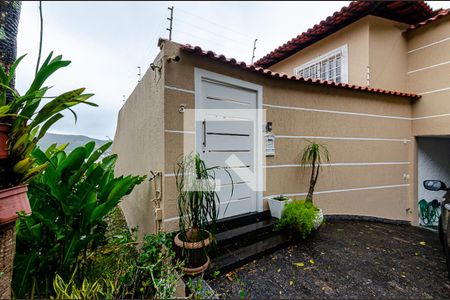 Casa à venda com 480m², 5 quartos e 2 vagasFachada
