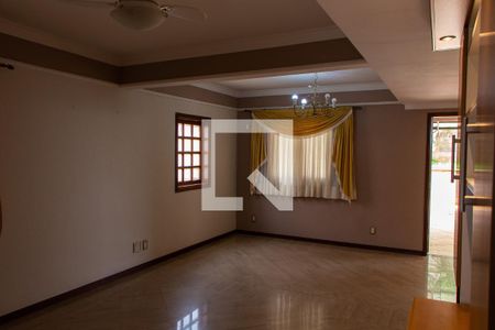 SALA de casa de condomínio à venda com 4 quartos, 250m² em Parque Rural Fazenda Santa Cândida, Campinas