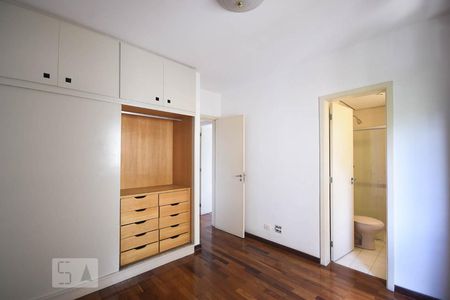 Apartamento à venda com 81m², 3 quartos e 3 vagas Apartamento à venda com 81m², 3 quartos e 3 vagasSuíte