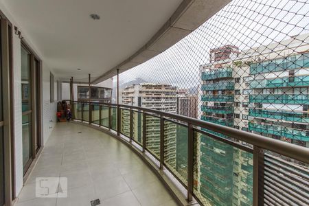 Apartamento para alugar com 132m², 4 quartos e 2 vagasVaranda