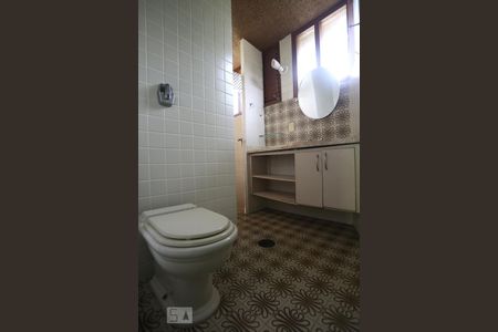 Casa à venda com 1000m², 4 quartos e 5 vagasBanheiro Da Suíte Master