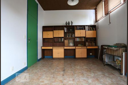 Casa à venda com 1000m², 4 quartos e 5 vagasEscritório