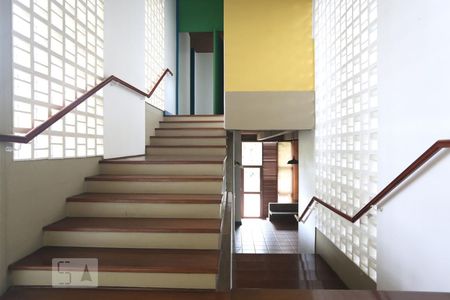 Casa à venda com 1000m², 4 quartos e 5 vagasEscadas