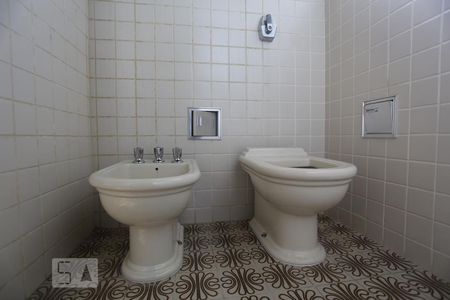 Casa à venda com 1000m², 4 quartos e 5 vagasBanheiro da Suíte