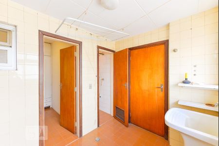 Area Serviço de apartamento para alugar com 2 quartos, 128m² em Pinheiros, São Paulo