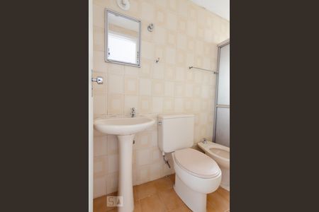 Banheiro de kitnet/studio para alugar com 1 quarto, 70m² em Botafogo, Campinas