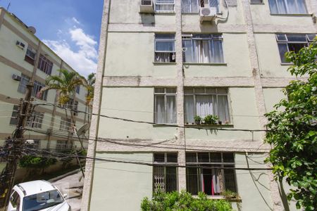 Vista Quarto 1 de apartamento para alugar com 2 quartos, 55m² em Freguesia (jacarepaguá), Rio de Janeiro