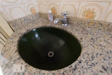 Banheiro de apartamento para alugar com 2 quartos, 55m² em Freguesia (jacarepaguá), Rio de Janeiro