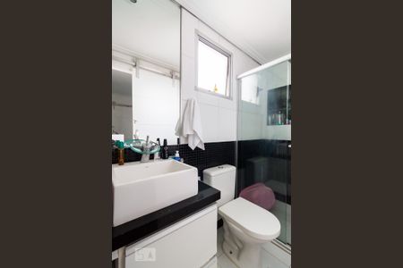 Apartamento para alugar com 65m², 2 quartos e 2 vagasBanheiro da suíte 