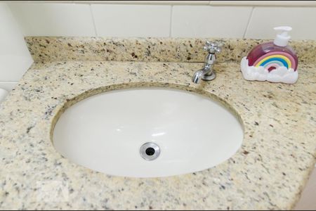 Banheiro de apartamento à venda com 2 quartos, 60m² em Santo Antônio, São Caetano do Sul