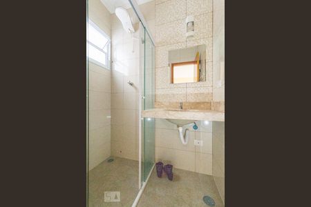 Banheiro de casa de condomínio para alugar com 1 quarto, 30m² em Vila Romero, São Paulo