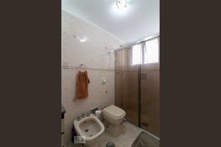 Banheiro da suíte de apartamento à venda com 3 quartos, 130m² em Vila Monumento, São Paulo