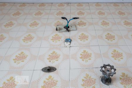 Banheiro social de casa à venda com 2 quartos, 70m² em Vila Guarani (z Sul), São Paulo