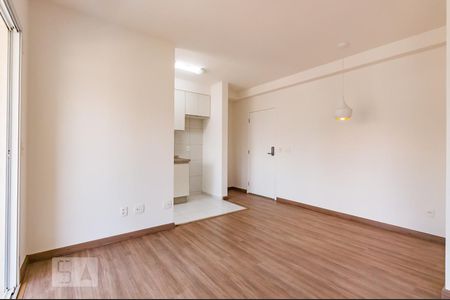 Sala de kitnet/studio para alugar com 1 quarto, 42m² em Centro, Campinas