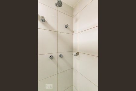 Banheiro de kitnet/studio para alugar com 1 quarto, 42m² em Centro, Campinas