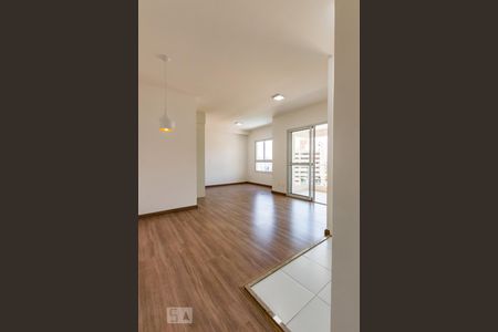 Entrada de kitnet/studio para alugar com 1 quarto, 42m² em Centro, Campinas