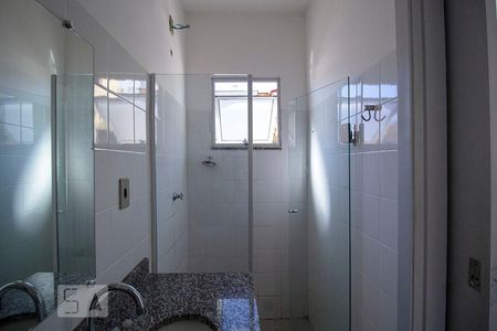 Banheiro de kitnet/studio para alugar com 2 quartos, 47m² em Caiçaras, Belo Horizonte