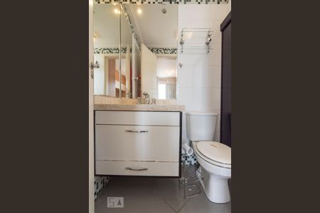 Apartamento para alugar com 58m², 2 quartos e 1 vaga Apartamento para alugar com 58m², 2 quartos e 1 vagaBanheiro da Suíte