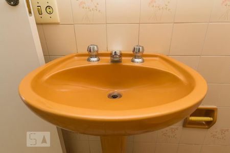 Apartamento à venda com 90m², 2 quartos e 2 vagasDetalhe do banheiro da suíte