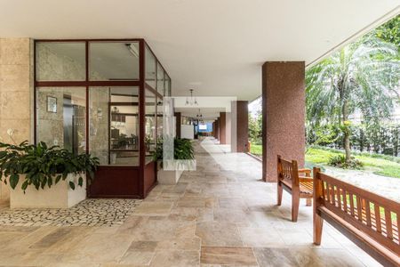 Hall de entrada de apartamento para alugar com 2 quartos, 145m² em Vila Buarque, São Paulo