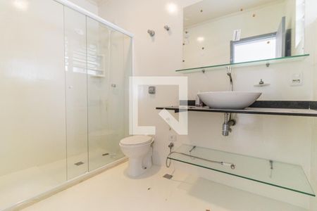 Banheiro da suíte de apartamento para alugar com 2 quartos, 145m² em Vila Buarque, São Paulo