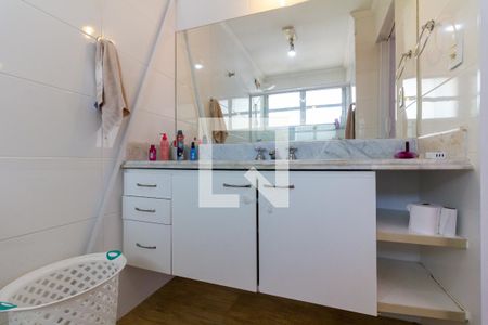 Apartamento para alugar com 100m², 2 quartos e 1 vaga Apartamento para alugar com 100m², 2 quartos e 1 vagaBanheiro da Suíte