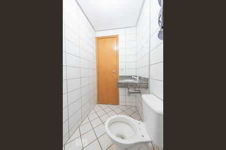 Banheiro  de apartamento para alugar com 2 quartos, 58m² em Vila dos Alpes, Goiânia