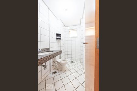 Banheiro  de apartamento para alugar com 2 quartos, 58m² em Vila dos Alpes, Goiânia