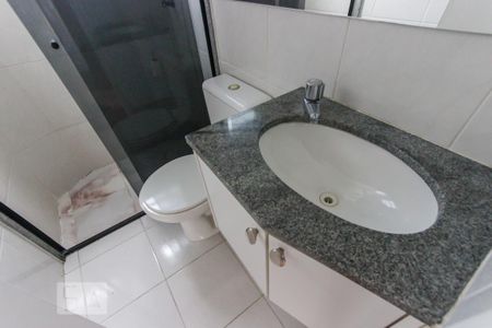 banheiro corredor de apartamento para alugar com 2 quartos, 50m² em Butantã, São Paulo