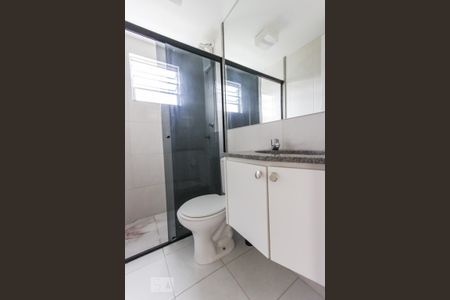 banheiro corredor de apartamento para alugar com 2 quartos, 50m² em Butantã, São Paulo