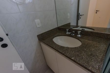 banheiro suíte de apartamento para alugar com 3 quartos, 65m² em Vila Andrade, São Paulo