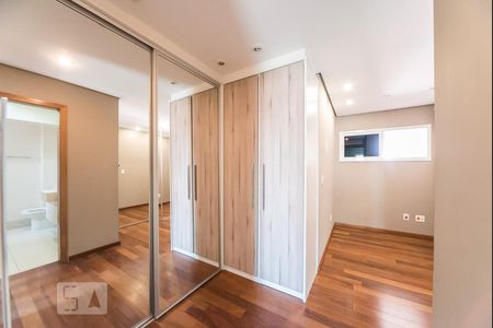 Apartamento para alugar com 92m², 1 quarto e 3 vagas Apartamento para alugar com 92m², 1 quarto e 3 vagasCloset da Suíte