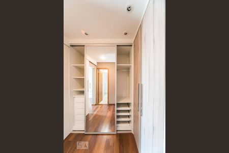 Apartamento para alugar com 92m², 1 quarto e 3 vagas Apartamento para alugar com 92m², 1 quarto e 3 vagasCloset da Suíte