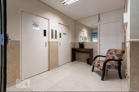 Área Comum - Hall Elevadores de apartamento para alugar com 1 quarto, 45m² em Cambuí, Campinas