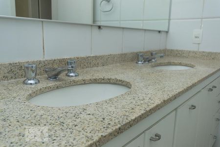 Apartamento à venda com 170m², 3 quartos e 4 vagasDetalhe do banheiro da suíte 3