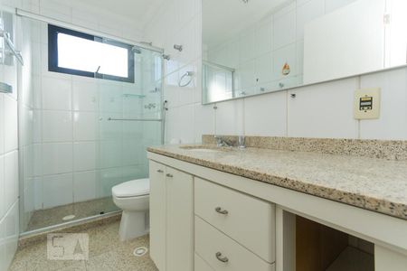 Apartamento à venda com 170m², 3 quartos e 4 vagasBanheiro da suíte 2